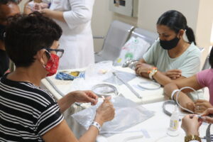 Leia mais sobre o artigo Familiares de pacientes renais da Santa Casa participam de oficina de produtos artesanais