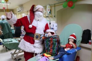 Leia mais sobre o artigo Mobilização solidária garante programação de Natal de crianças atendidas na área de terapia renal da Santa Casa