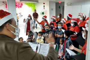 Leia mais sobre o artigo Crianças atendidas no Ambulatório de Pediatria da Santa Casa e Parapaz têm Festa de Natal