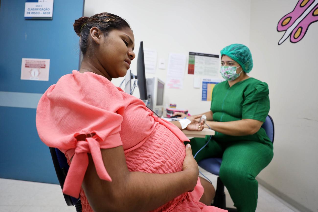 Leia mais sobre o artigo Projeto combate transmissão vertical de HIV de mães para recém-nascidos